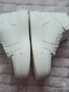 Pretty Little Thing NWT White Hi Top Platform Trainer Sneakers Size 8